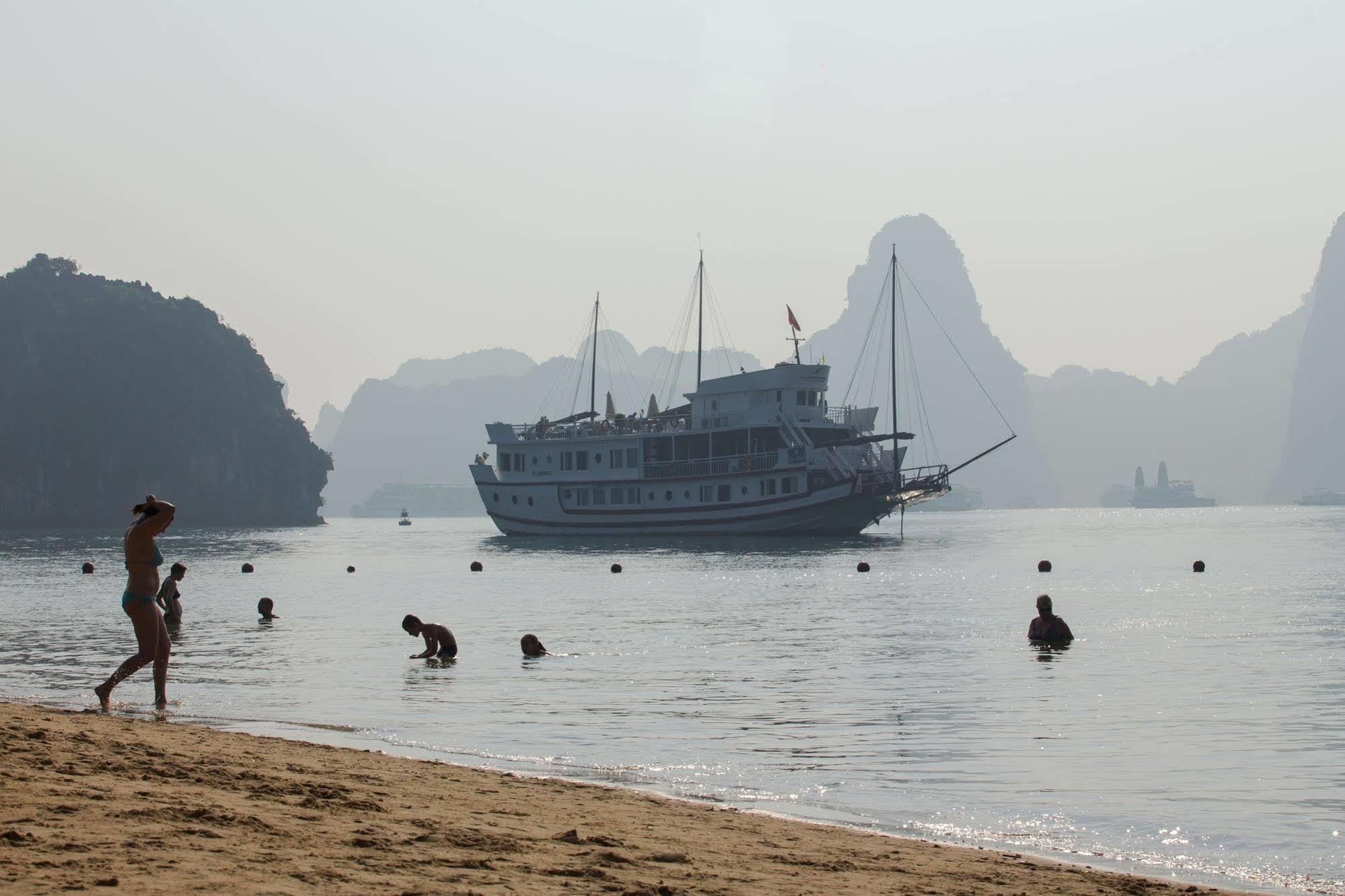Flamingo Luxury Cruises Hotel Ха Лонг Екстериор снимка