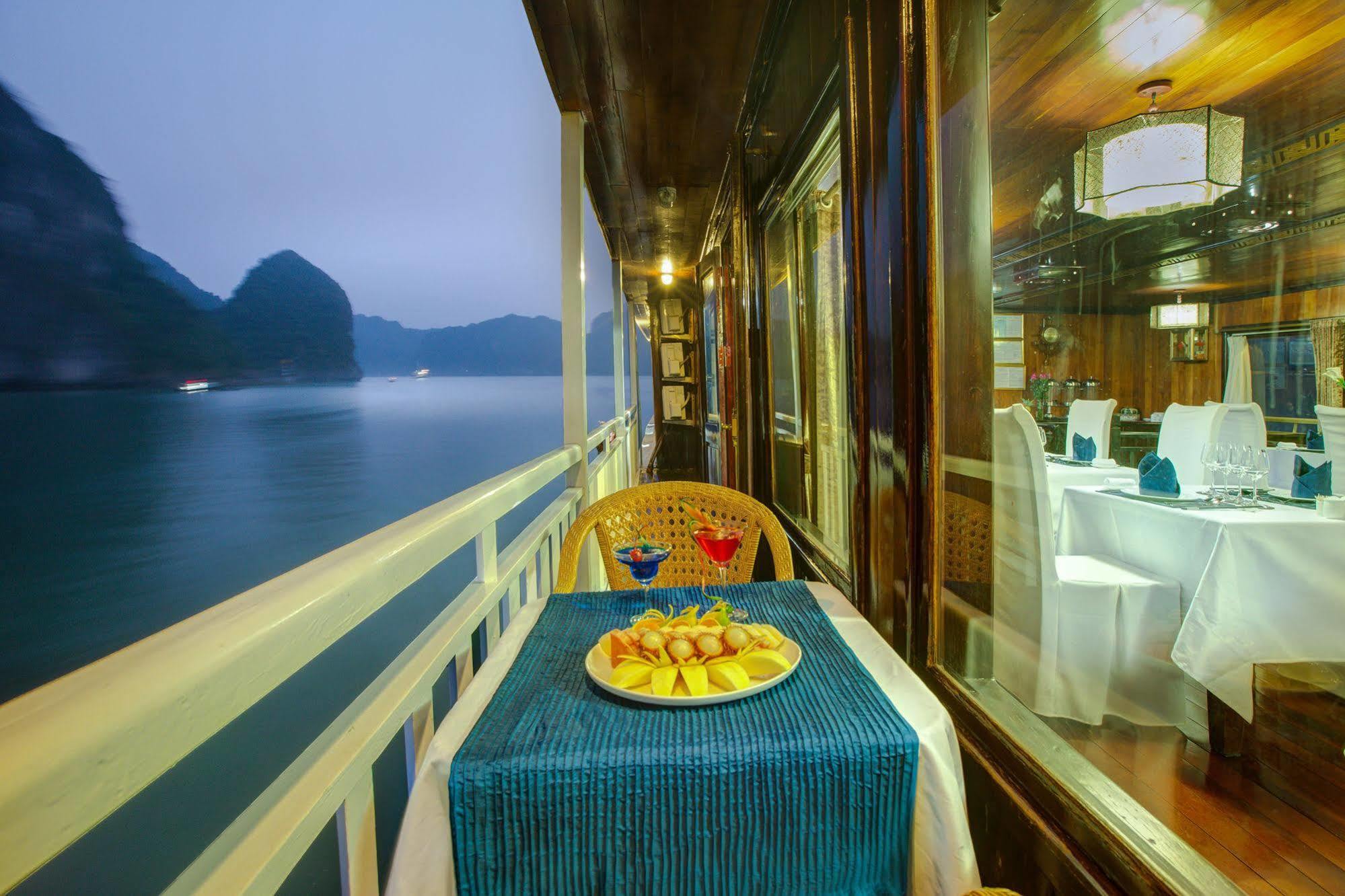 Flamingo Luxury Cruises Hotel Ха Лонг Екстериор снимка