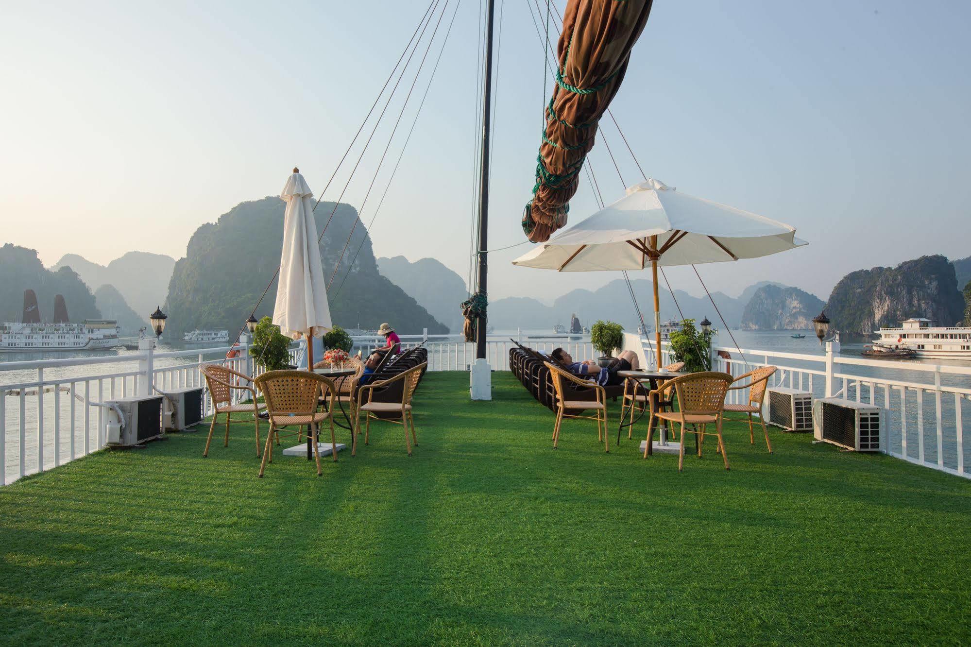 Flamingo Luxury Cruises Hotel Ха Лонг Екстериор снимка